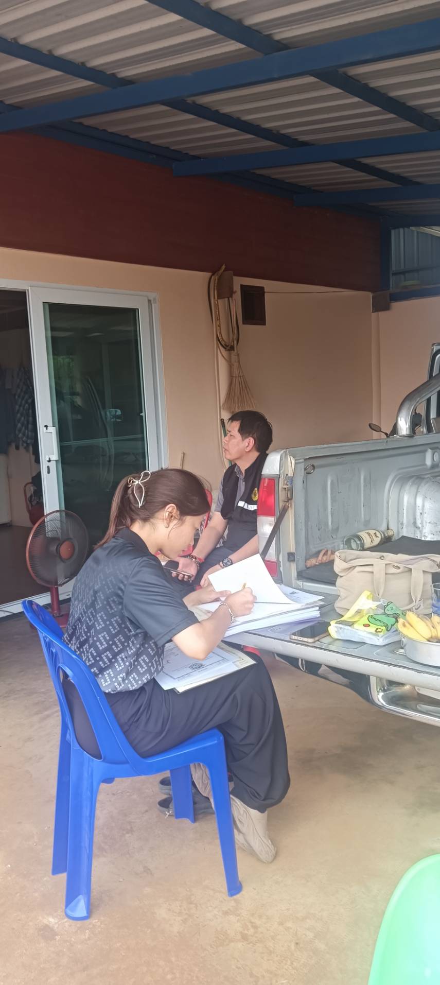 title - วันที่ 6 พฤษภาคม 2569 นายวิทูล ประดิษฐบุญ ปฏิรูปที่ดินจังหวัดปราจีนบุรี นำทีมเจ้าหน้าที่ กลุ่มกฎหมาย ลงพื้นที่เชิงรุก เพื่ออำนวยความสะดวกให้แก่เกษตรกร กลุ่มเปราะบาง ผู้สูงอายุ และผู้ป่วย ที่มีปัญหาสุขภาพ เกี่ยวกับข้อเข่า
